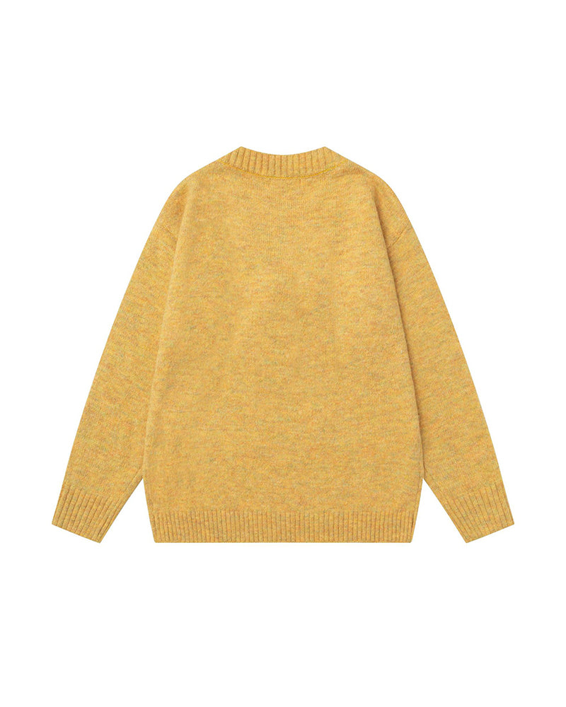 シンプルなプルオーバーセーター