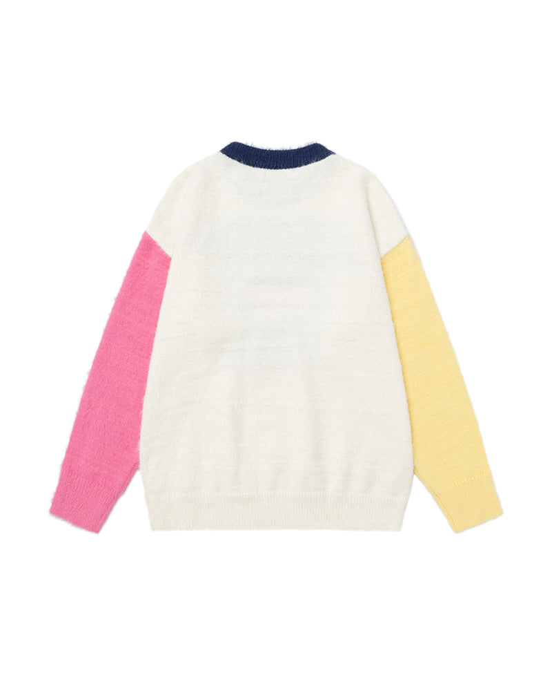 コントラストカラーのゆったりセーター