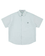 ゆったりとした半袖シャツ