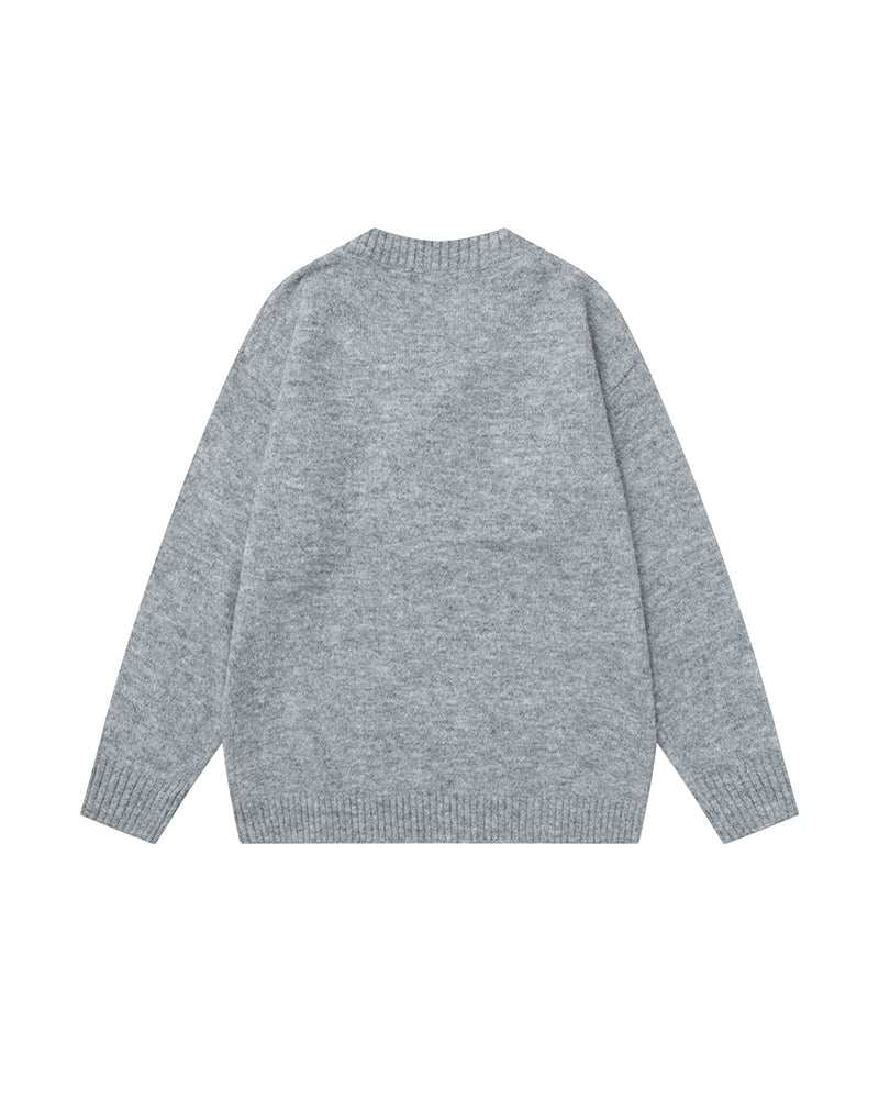 シンプルなプルオーバーセーター