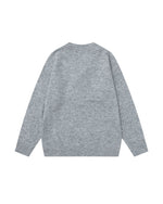 シンプルなプルオーバーセーター