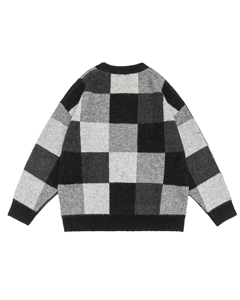 チェック柄のカップルセーター