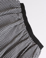 個性的な花のつぼみ柄スカート