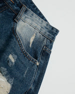 グラデーションの破れたデニムショートパンツ