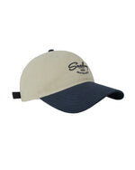 コントラストカラーの野球帽