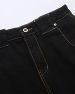 カジュアルなオールマッチジーンズ