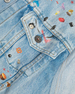 シンプルなデザインのデニムジャケット