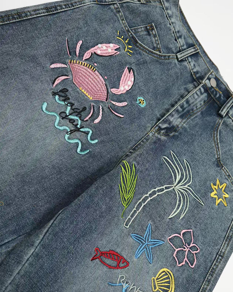 楽しい刺繍のデニムパンツ