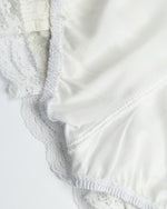 チェック柄のシンプルなスカート