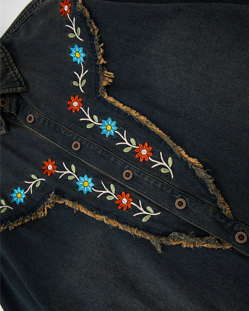 小花刺繍の長袖シャツ