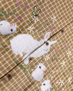 楽しい刺繍のチェックシャツ