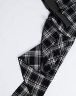 チェック柄のイレギュラースカート