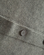 ベーシックなクルーネックセーター