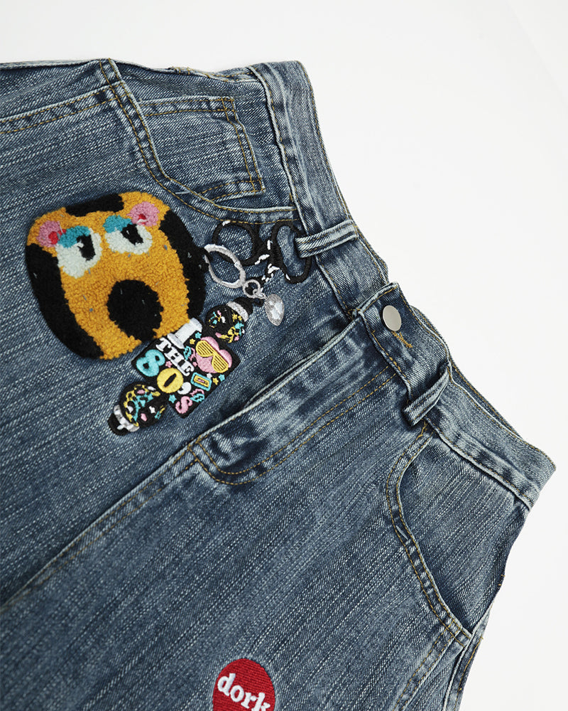 楽しい刺繍のデニムパンツ