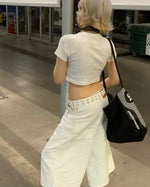 ゆったりとしたカジュアルなカーゴショーツ