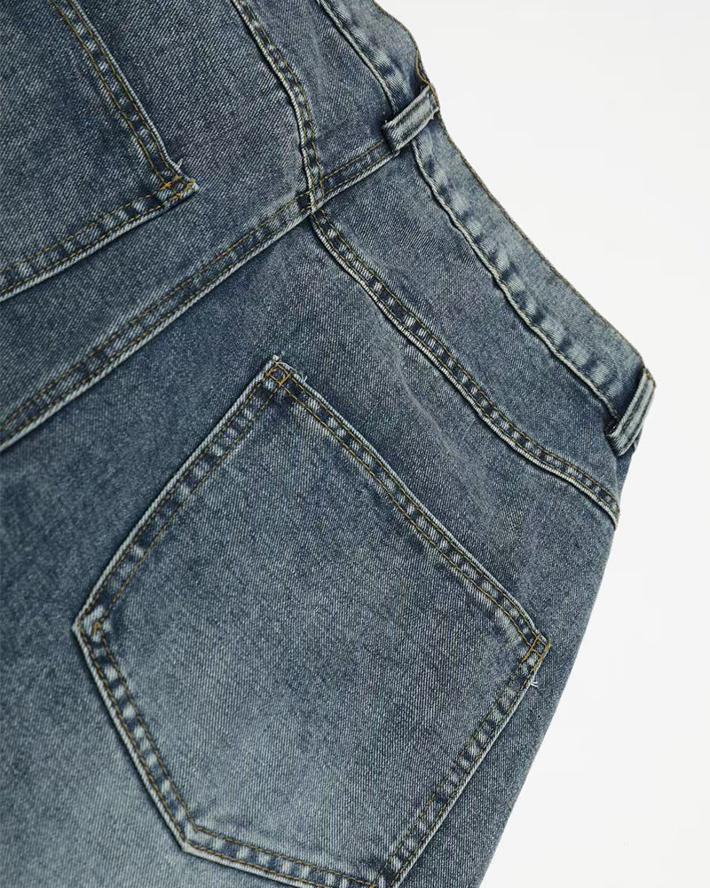 楽しい刺繍のデニムパンツ