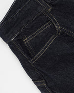 カジュアルなストレートレッグクロップドジーンズ