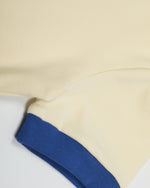 かわいい女の子のゆったりとした半袖