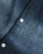 ダメージ加工の漫画風半袖シャツ