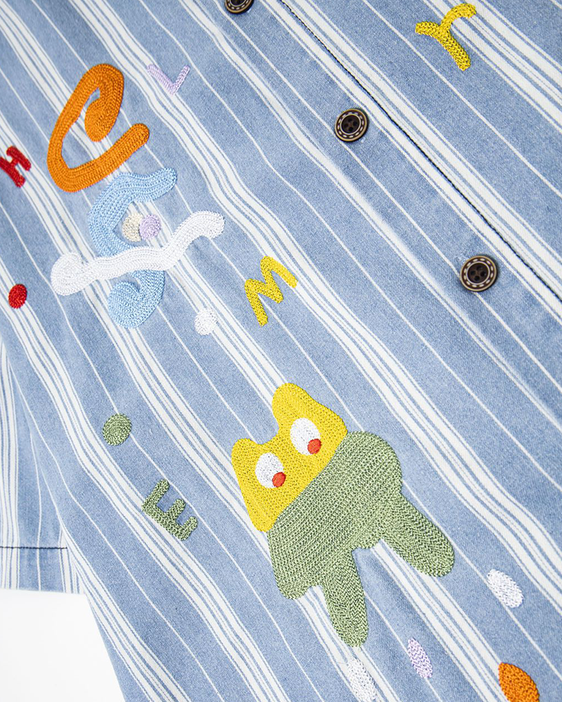 刺繍入り漫画半袖シャツ