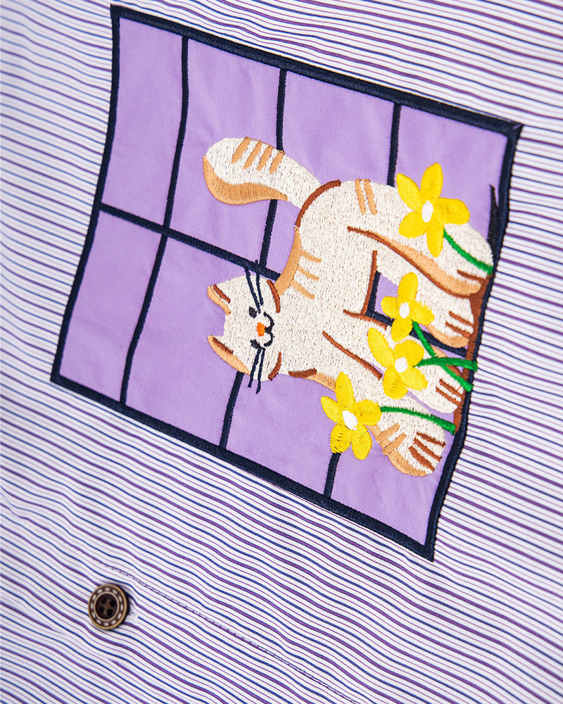 ストライプの刺繍入り長袖シャツ