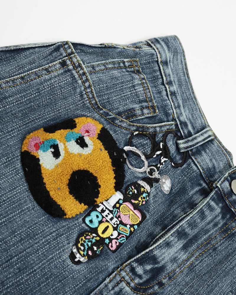 楽しい刺繍のデニムパンツ
