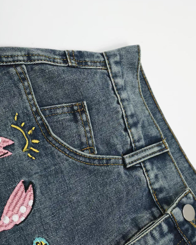 楽しい刺繍のデニムパンツ