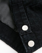 ゆったりとしたダメージ加工のジャケット