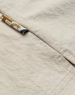 楽しいイラストが描かれた半袖シャツ