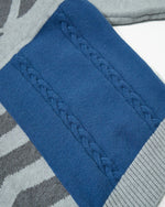 レトロなケーブルニットのイレギュラーセーター