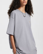 シンプルな刺繍の半袖