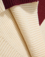 コントラスト刺繍セーター