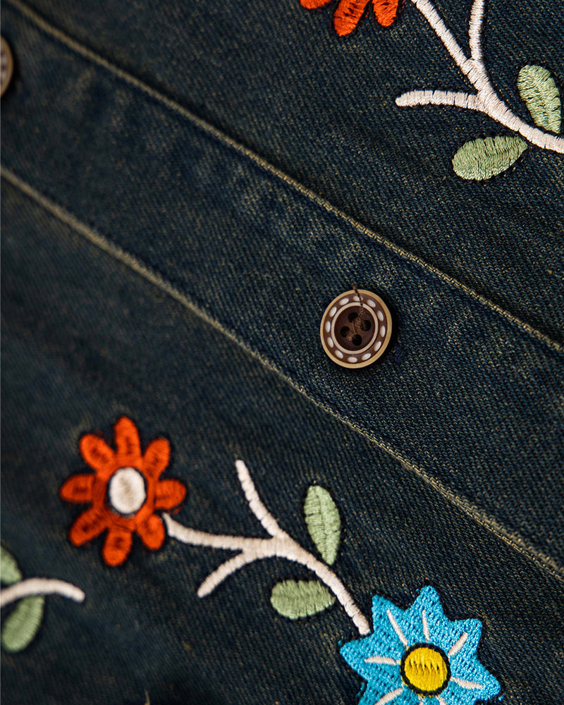 小花刺繍の長袖シャツ