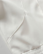 シンプルで多用途なジャケット