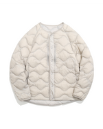 カジュアルな軽量ダウンジャケット