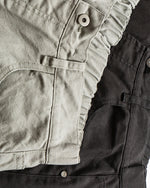 ゆったりとしたカジュアルパンツ