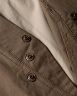 コントラストカラーステッチのフェイクツーピースシャツ