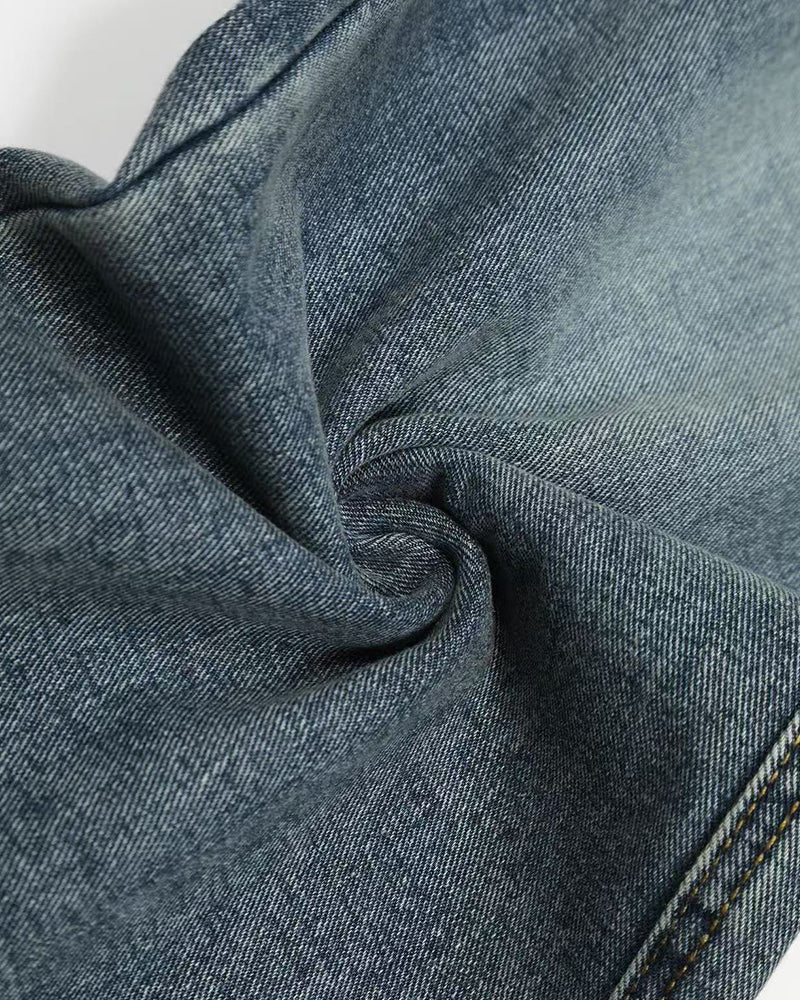 楽しい刺繍のデニムパンツ