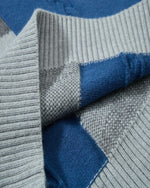 レトロなケーブルニットのイレギュラーセーター