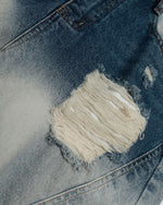 グラデーションの破れたデニムショートパンツ