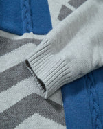 レトロなケーブルニットのイレギュラーセーター