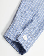 チェック柄の長袖シャツ