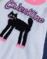 コントラストカラーのゆったりセーター