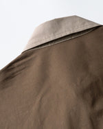 コントラストカラーステッチのフェイクツーピースシャツ