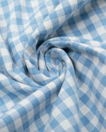 チェック柄のゆったりとした長袖シャツ