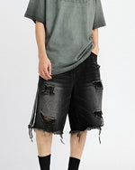 カラーブロックの破れたデニムショートパンツ