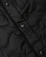 カジュアルな軽量ダウンジャケット