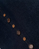 ボタン刺繍ジーンズ