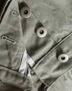 ゆったりとしたカジュアルパンツ