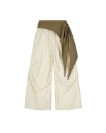 コントラストカラーのカジュアルステートメントパンツ